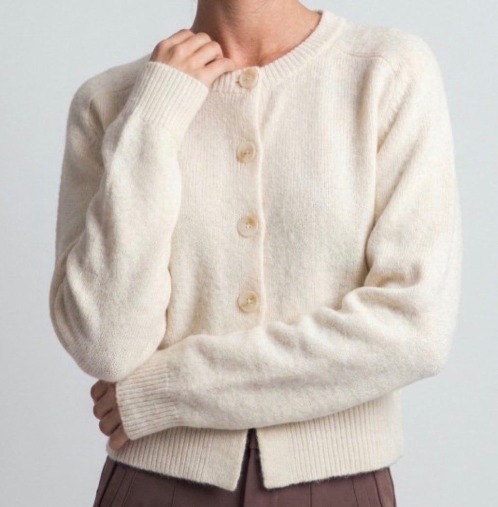 SEVILLE CROPPED CARDIGAN — OATMEAL