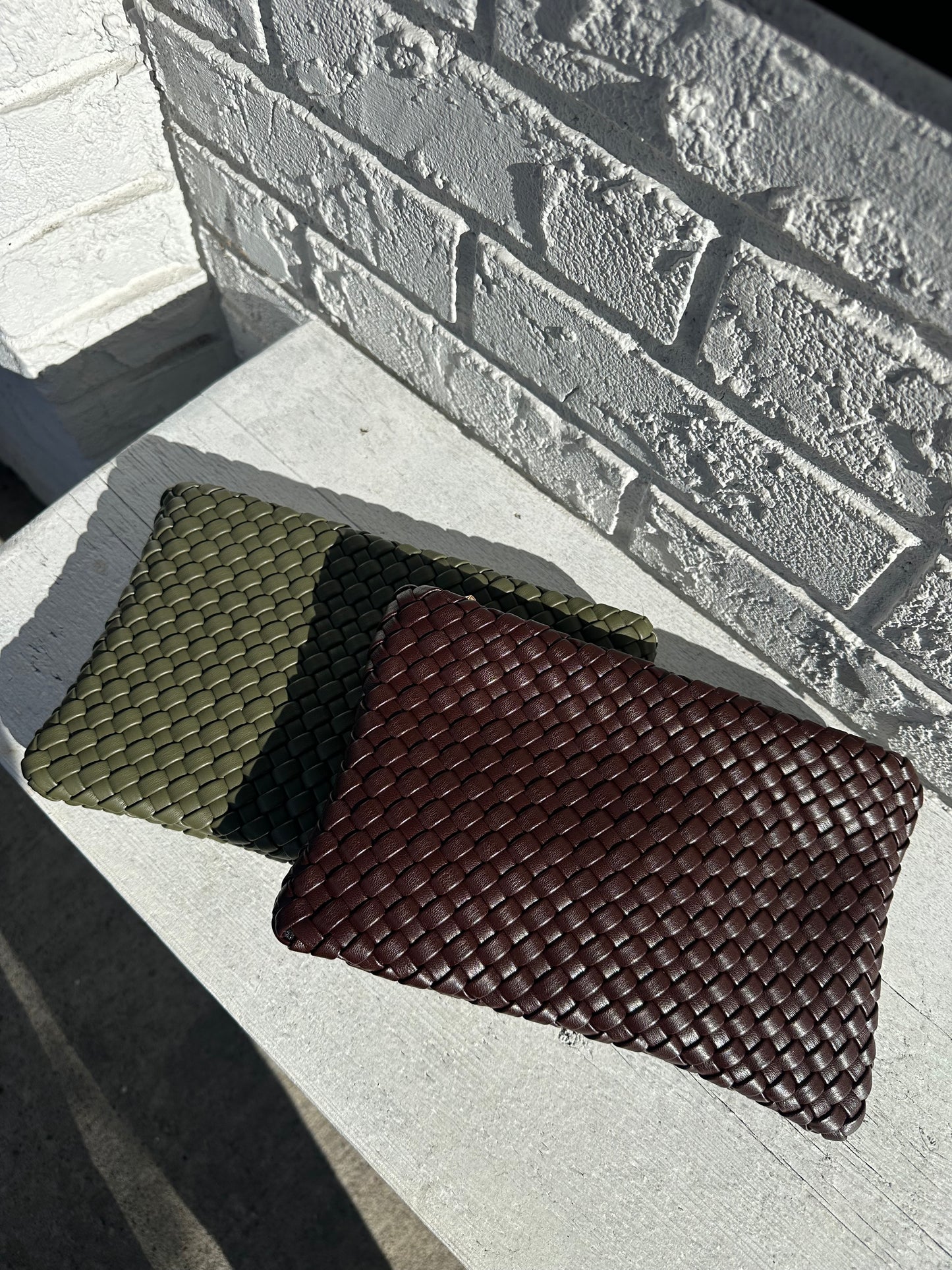 Daisy cross body clutch